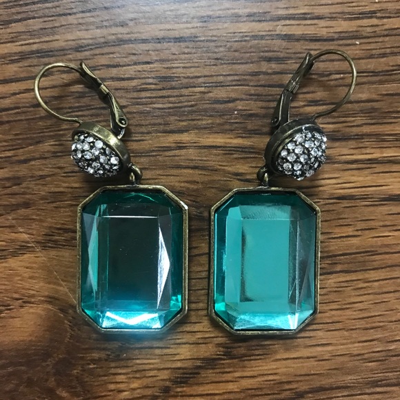 NWOT Avon Antique gold green leverback earrings. - Picture 1 of 5